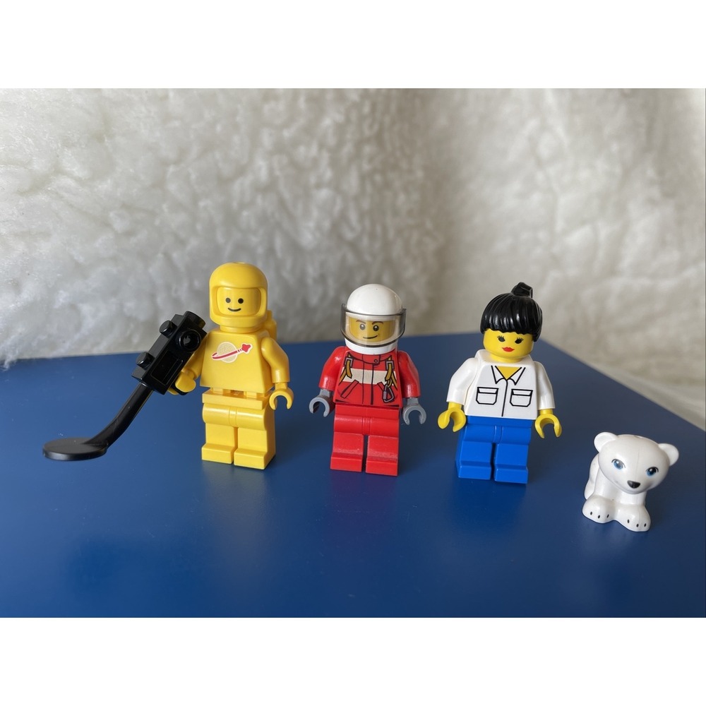 Lego Minifigures‎ Lot of 4! Vintage Spaceman, Fire Pilot, Town Woman, Bear Cub!!